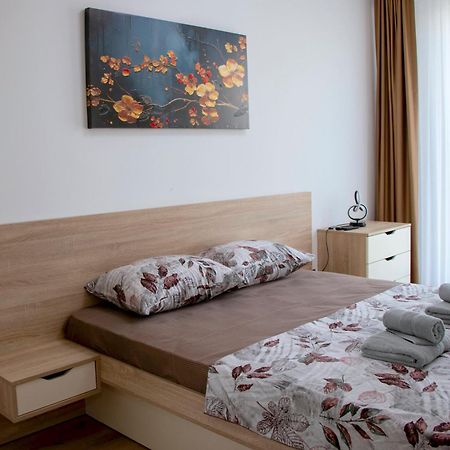 Luxury Condos On 18Th, 3Rd, 5Th Floor With Pool, Fitness, Parking Included Скопье Экстерьер фото