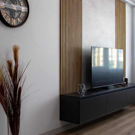 Luxury Condos On 18Th, 3Rd, 5Th Floor With Pool, Fitness, Parking Included Скопье Экстерьер фото